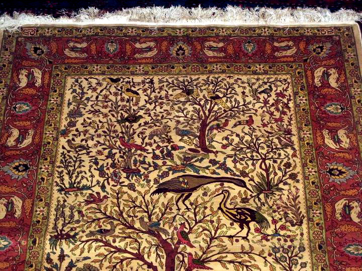 SILK HEREKE CARPET 184 cm X 126 cm  